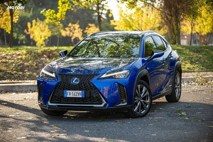 Lexus UX 250h: la prova su strada