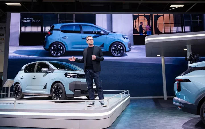 Dacia, nuove Spring e Striker: elettrico e ibrido da 17.900 euro