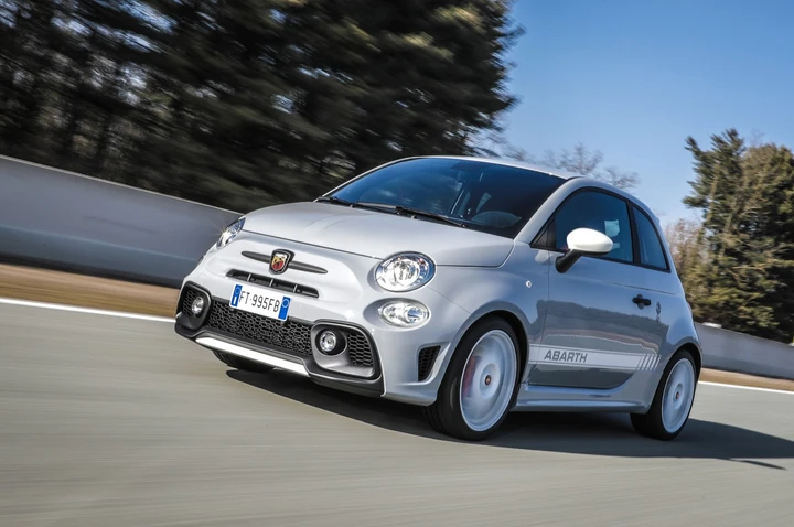 Abarth 595 esseesse 2019: immagini ufficiali