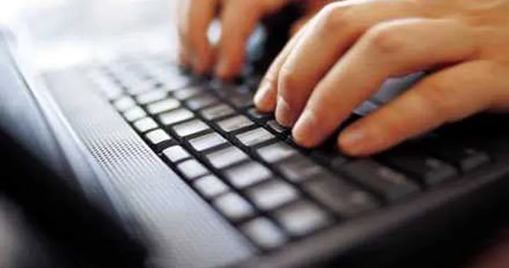 Gli italiani, l'auto e il Web: uno su tre si affida alla 