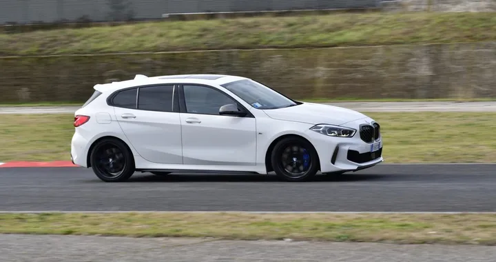 BMW M135i xDrive: la prova su strada e in pista