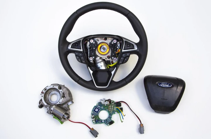 Ford presenta il nuovo sterzo adattivo