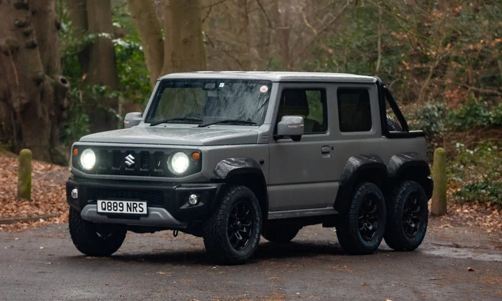 Suzuki Jimny così non si era mai vista: non più 4x4 ma 6×4