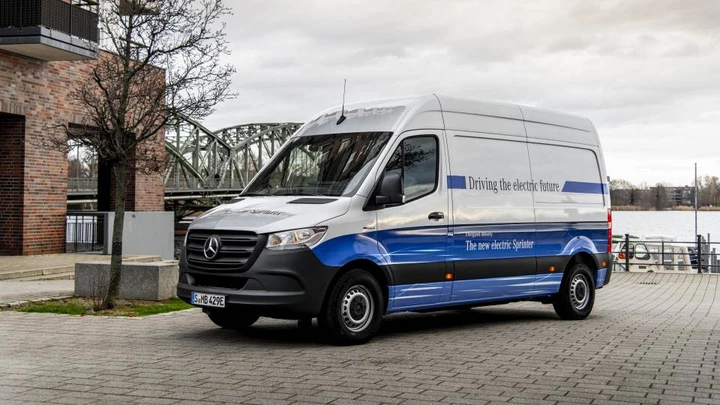 Mercedes: arriva l’E-Sprinter e celebra i 25 anni del modello