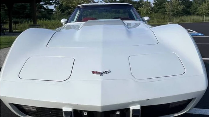 Può esistere una Chevrolet Corvette del 1977 