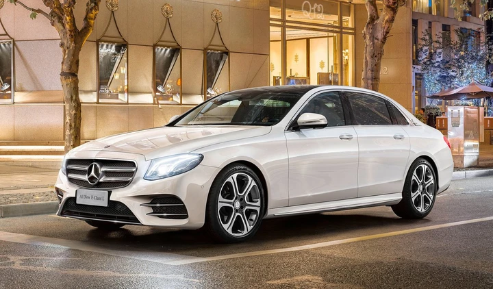 Mercedes Classe E L, la versione a passo lungo debutta a Pechino