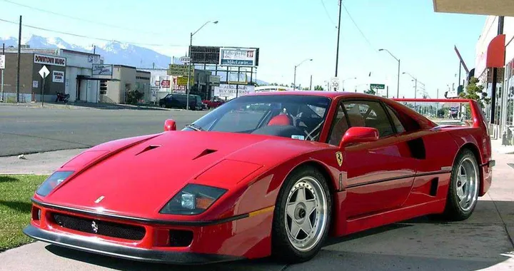 Vendesi villa a Malibu con Ferrari F40 compresa