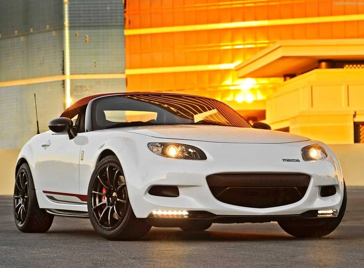 Mazda MX-5 Spyder: scoperta essenziale