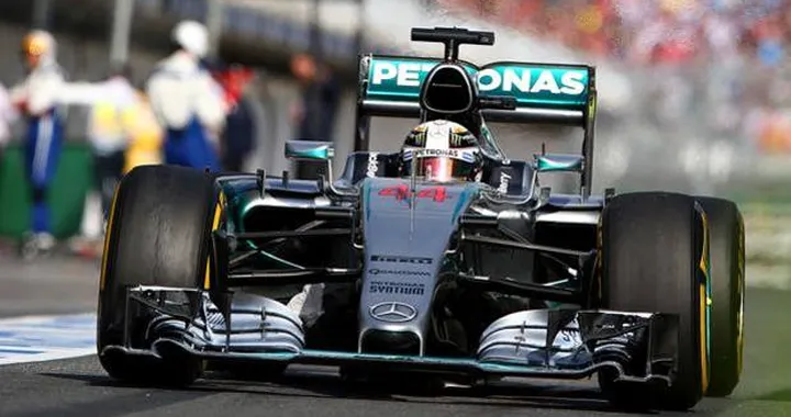 F1: a Melbourne vince Hamilton ma Vettel è già sul podio
