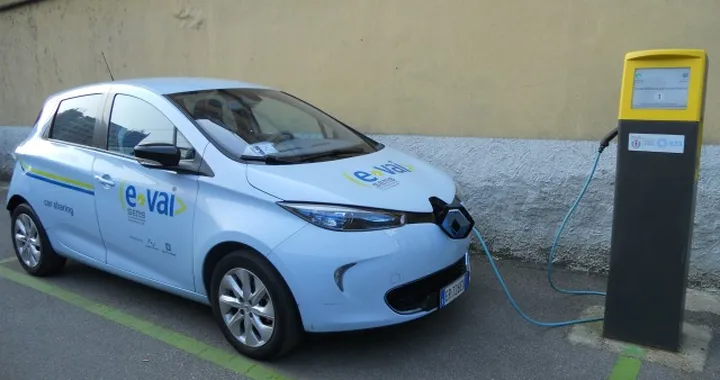 Car sharing: Renault Zoe nella flotta di e-vai
