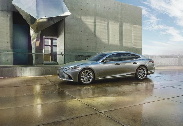 Nuova Lexus LS 500: le immagini ufficiali