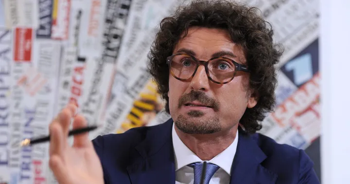 Bimbi a bordo, ministro Toninelli: presto seggiolini anti-abbandono obbligatori