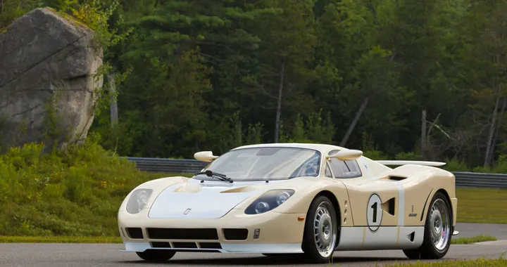 De Macross Epique GT1: la supercar con tre anime
