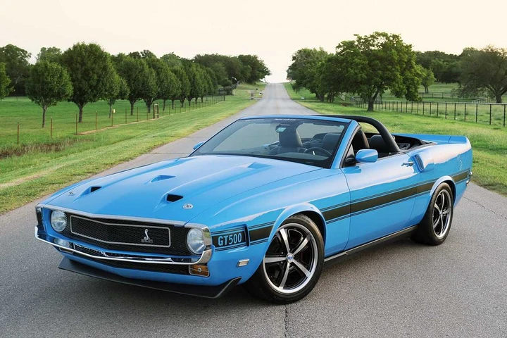 Operazione nostalgia per la Ford Mustang Convertibile
