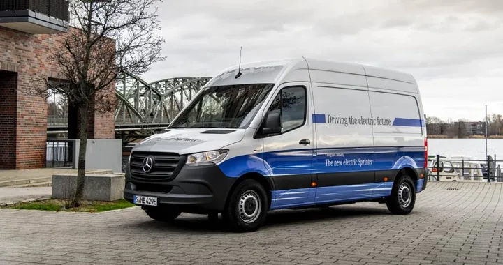 Mercedes: arriva l’E-Sprinter e celebra i 25 anni del modello