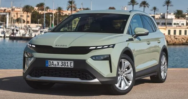 Skoda Elroq MY26: 285 CV e 82 kWh per il SUV elettrico, prezzi da 34.500 euro