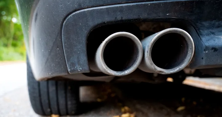 L'UE rivede le multe per le emissioni di CO2 di auto e furgoni