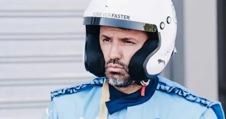 Via gli scarpini per indossare tuta e casco, l'ex calciatore debutta con Porsche in Formula E