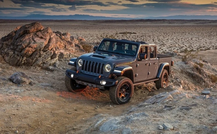 Jeep Gladiator Mojave: nuovo allestimento da deserto per il pick-up