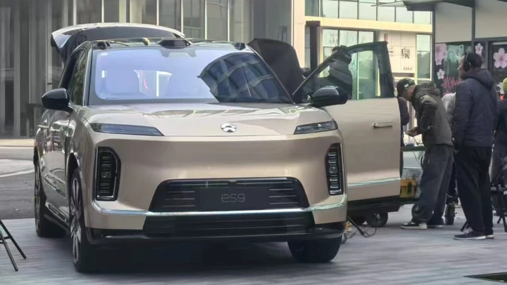 Nio ES9: il maxi SUV elettrico da 5,37 m con autonomia fino a 620 km