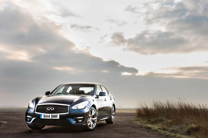 Infiniti Q70 e Q70L 2015: le immagini ufficiali