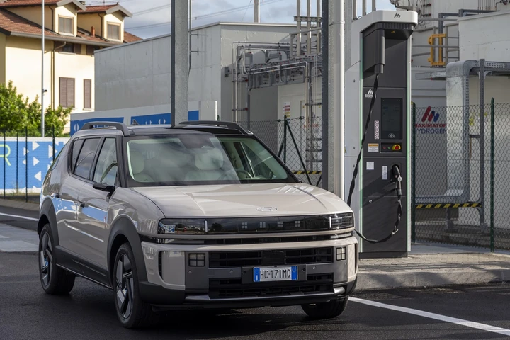Hyundai NEXO arriva in Italia: 826 km a idrogeno e rifornimento in 5 minuti