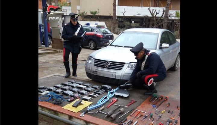 Andria, ladri di auto hi-tech