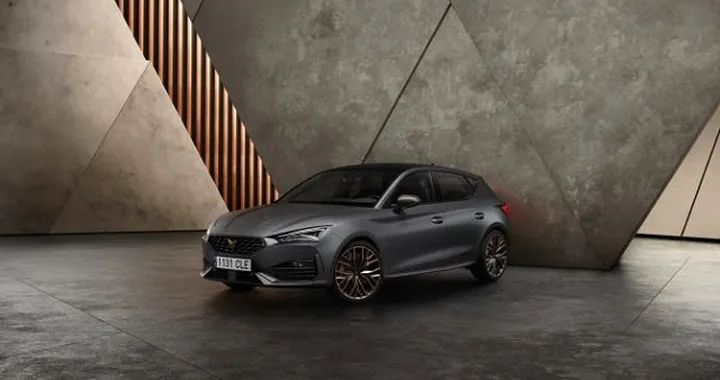 Cupra Leon e-Hybrid 204 CV: prezzi e dotazioni