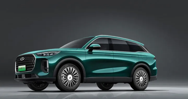 Chery Tiggo 9 arriva in Italia: sette posti, 140 km in elettrico e tanta tecnologia