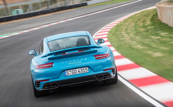 Porsche 911 GT2 RS: sul mercato nel 2017