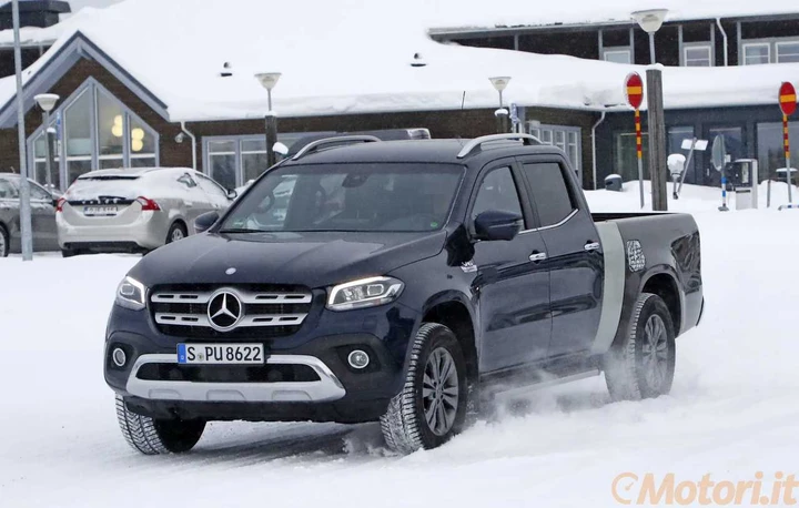 Mercedes Classe X: foto spia della versione a passo lungo