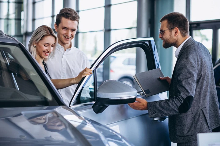 Mercato auto italiano in calo: UNRAE lancia l'allarme