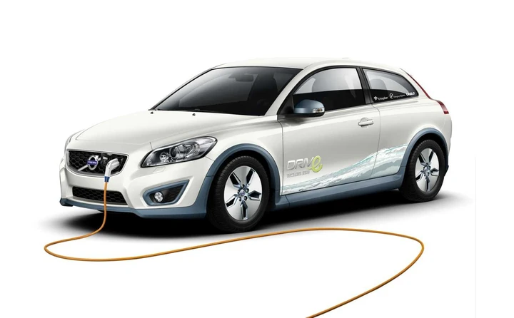 Volvo: l'auto elettrica si ricarica in un'ora e mezza