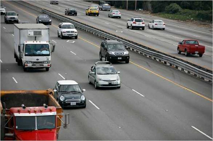Google: ecco l'auto che si guida da sola
