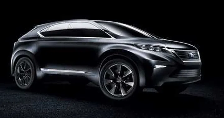 Lexus studia un SUV di medie dimensioni