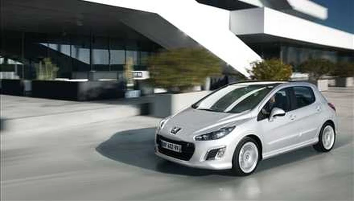 La Peugeot 308 restyling si prepara al debutto