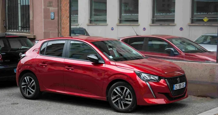 Richiamo auto: rischio incendio per Peugeot 208, Citroën C3 e Opel Corsa