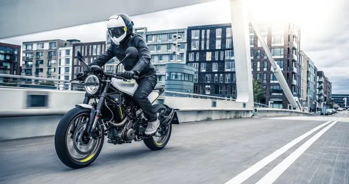 Husqvarna: Svartpilen e Vitpilen in promozione