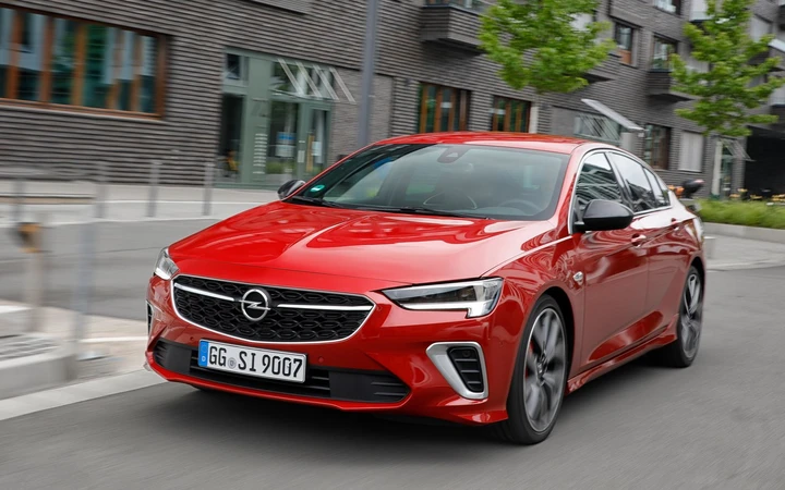Nuova Opel Insignia 2020: immagini ufficiali