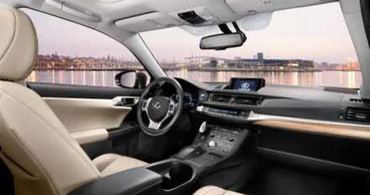 Lexus CT 200h: interni allo... zucchero di canna