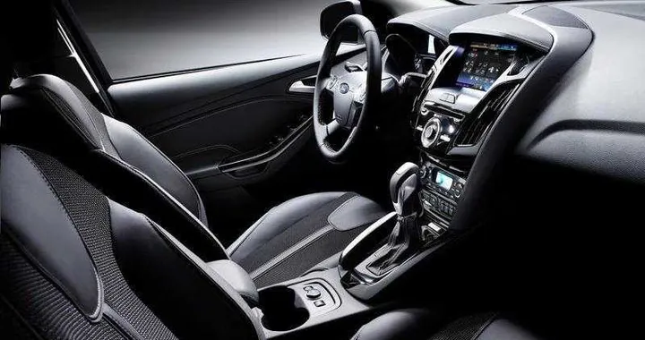 Ford Focus 2011: tessuti riciclati per gli interni