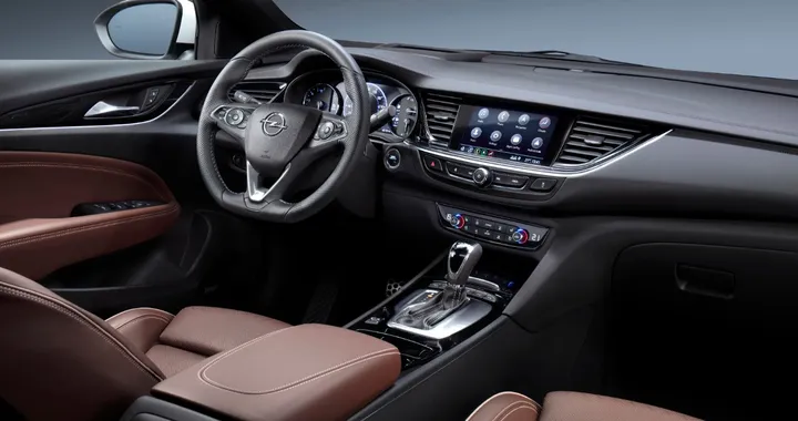 Opel Insignia: con Multimedia Navi Pro è sempre più connessa
