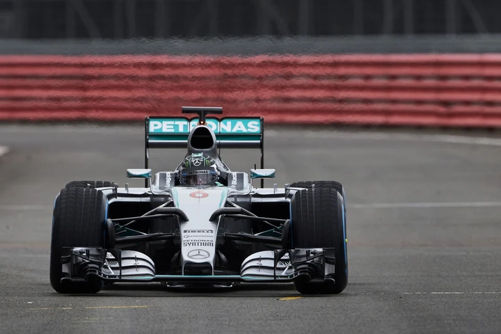 Mercedes W06 Hybrid nuove foto