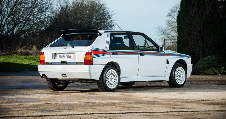 All'asta una Lancia Delta Integrale HF Martini, mai usata