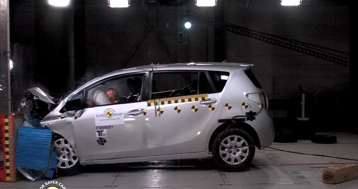 Crash test: la Toyota Verso è a cinque stelle