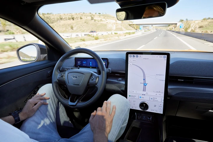 Ford BlueCruise: il futuro della guida a mani libere arriva in Europa