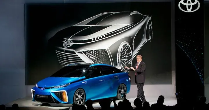 Toyota FCV a idrogeno: sul mercato nel 2015