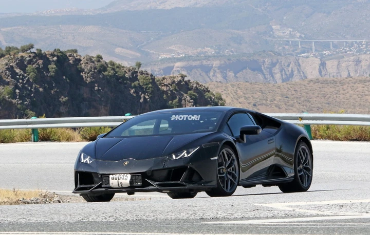 Lamborghini Huracan EVO Performante, il prototipo spiato durante i test