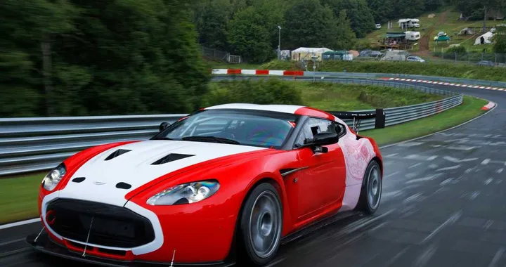 Aston Martin V12 Zagato al Nurburgring