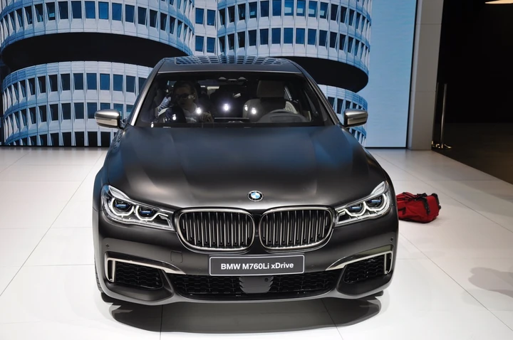 BMW M760Li xDrive al Salone di Ginevra 2016